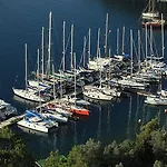 Global Sailing Hotel