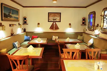 Global Sailing Hotel